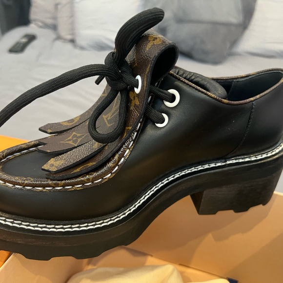 Brand new pair of Louis Vuitton loafers - Picture 6 of 6